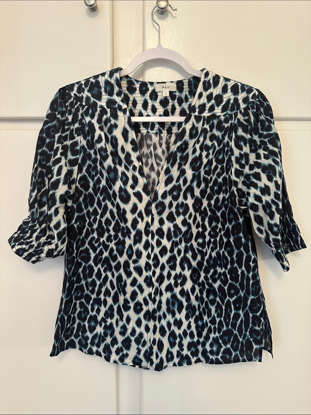 LIKE NEW A.L.C. Blue and White Leopard Short Sleeve Blouse Top